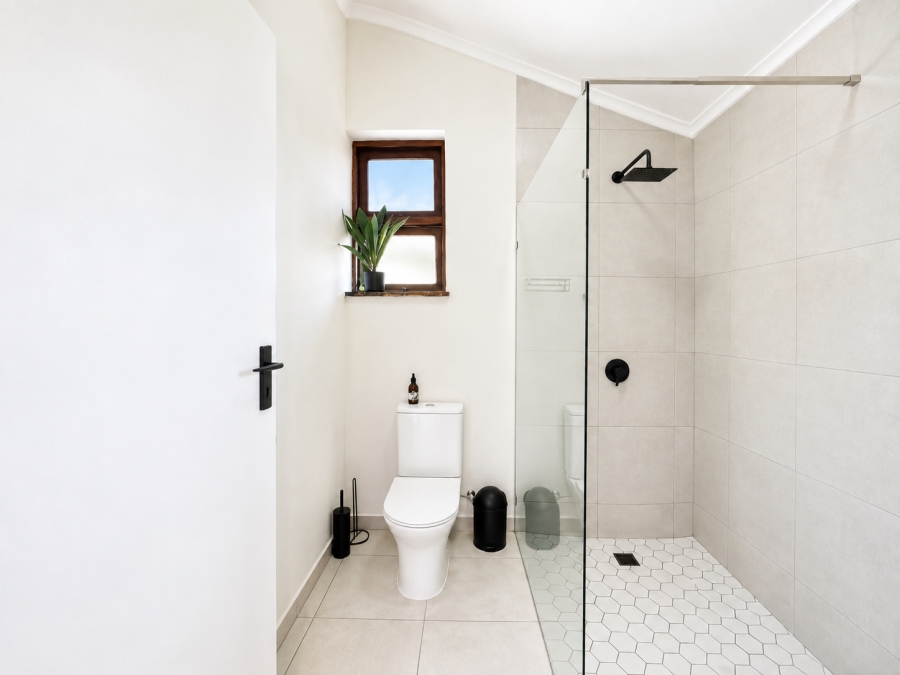 To Let 1 Bedroom Property for Rent in Loevenstein Western Cape